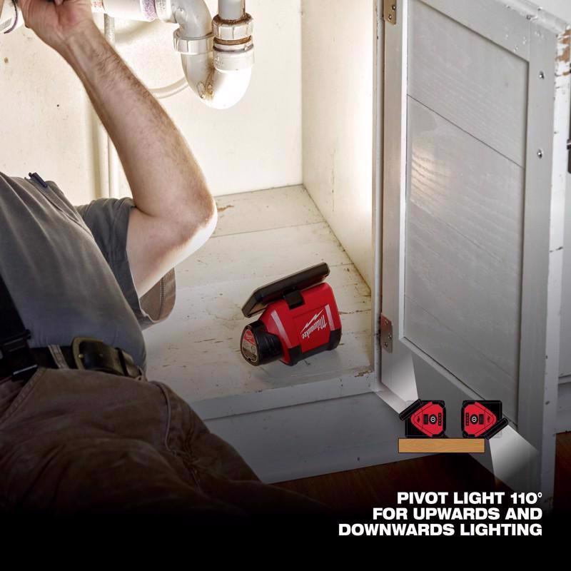 Milwaukee M12 Rover 700/250 lm LED Rechargeable Handheld Flood Light