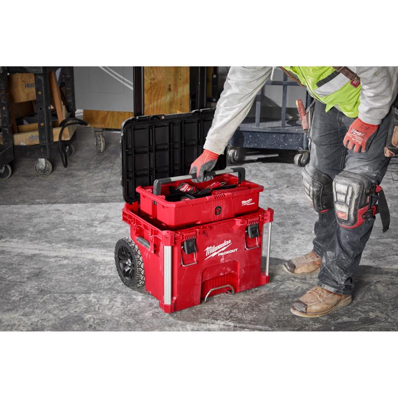 Milwaukee Packout 18.6 in. Rolling Tool Box Black/Red
