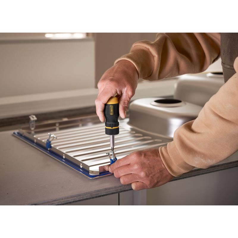 DeWalt MAX FIT Ratcheting Multi-Bit Stubby Screwdriver Set 7 pc