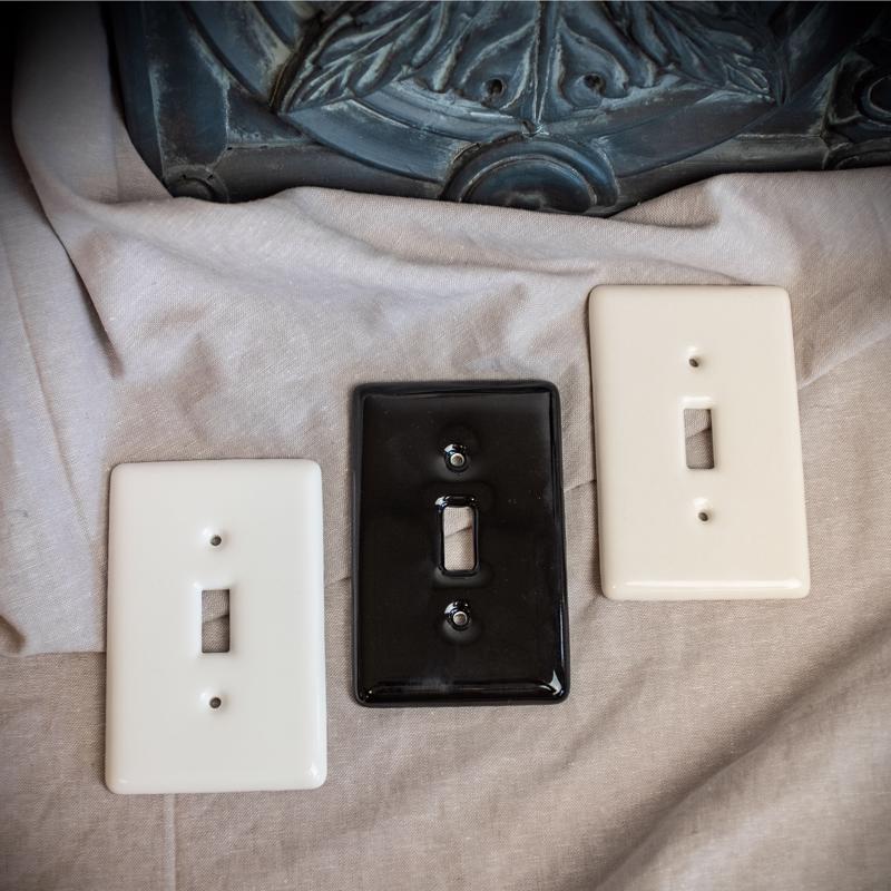 Amerelle Metro White 1 gang Ceramic Decorator Wall Plate 1 pk