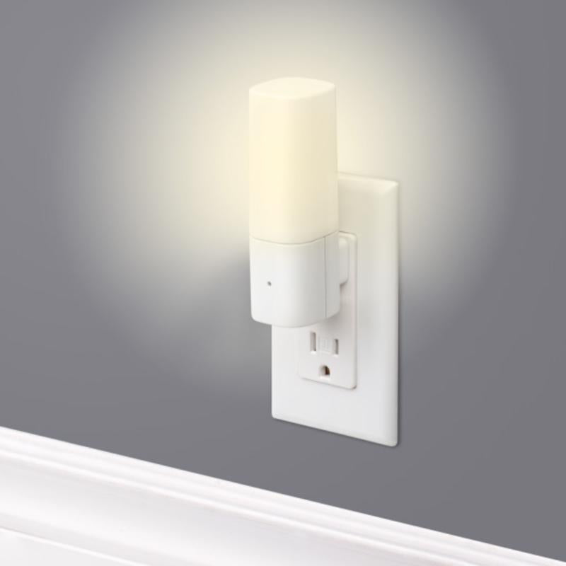 Globe Electric Automatic Plug-in LED Night Light