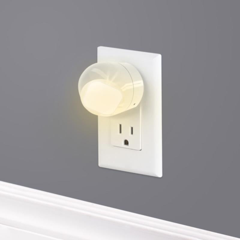 Globe Electric Automatic Plug-in LED Night Light