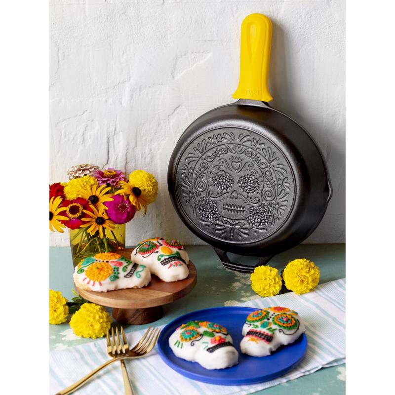 Lodge Deluxe Grey Kitchen Silicone Skillet Handle Holder