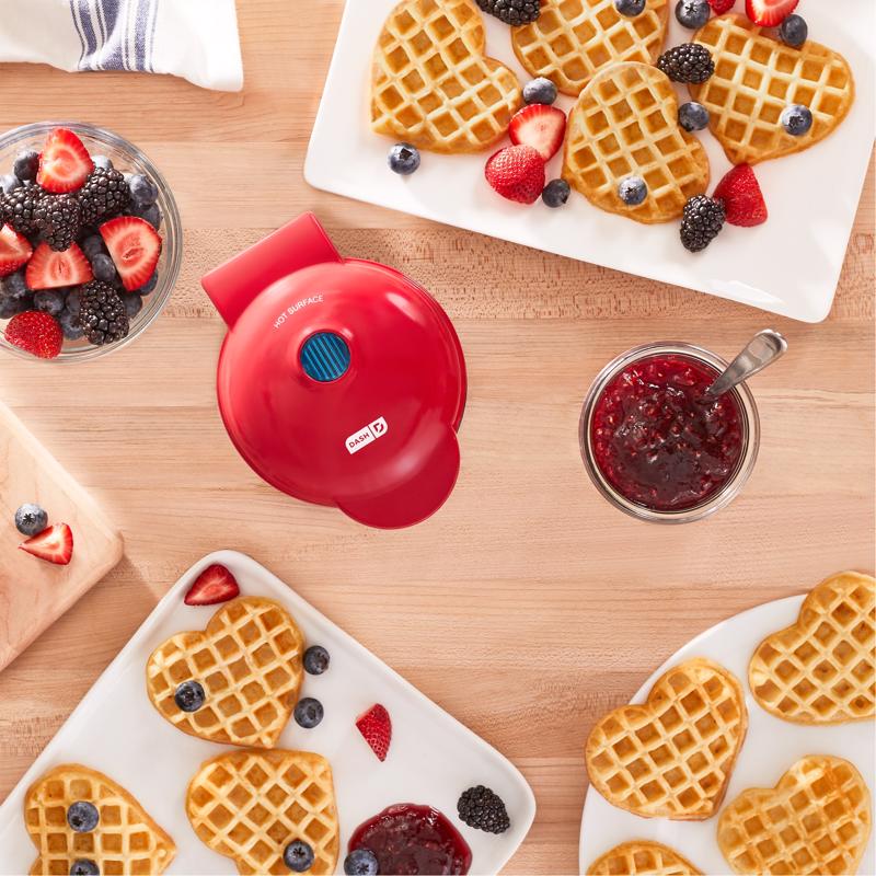 Dash 1 waffle Red Aluminum Waffle Maker