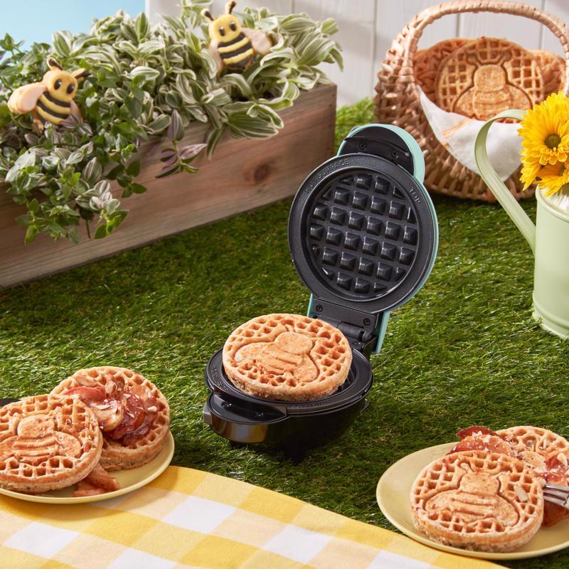 Dash MultiMaker 1 waffle Blue Metal Waffle Iron