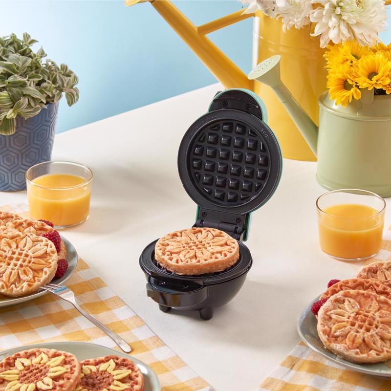 Dash MultiMaker 1 waffle Blue Metal Waffle Iron