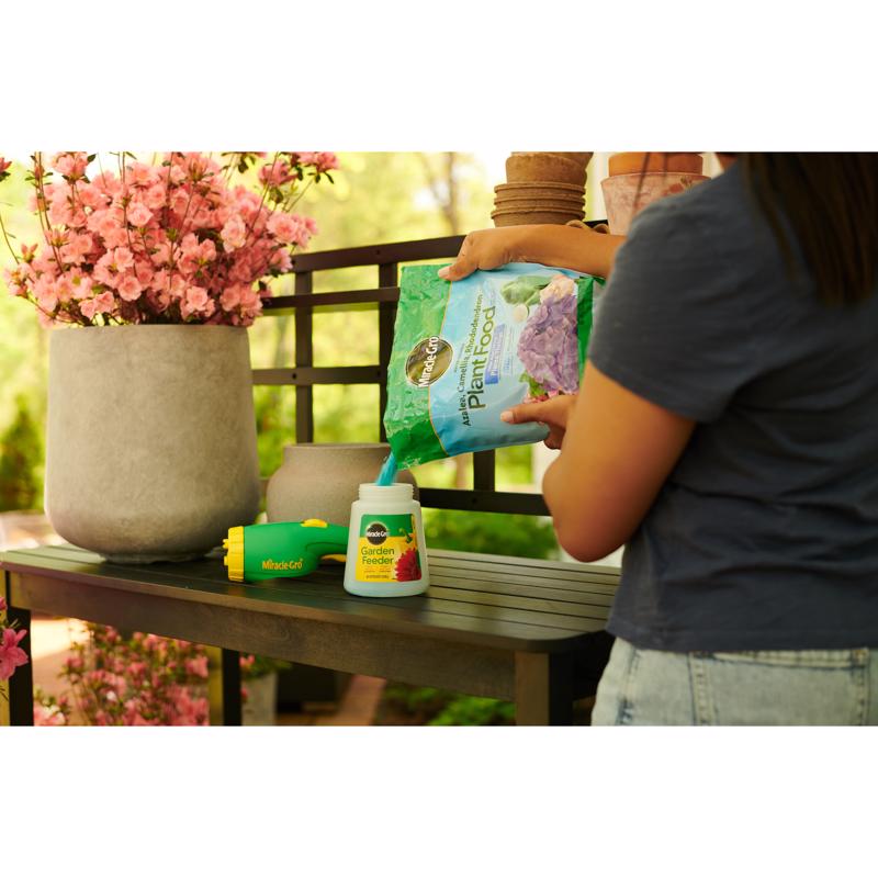 Miracle-Gro Powder Acid-Loving Plants of Azalea, Camellia, Rhododendron Plant Food 5 lb