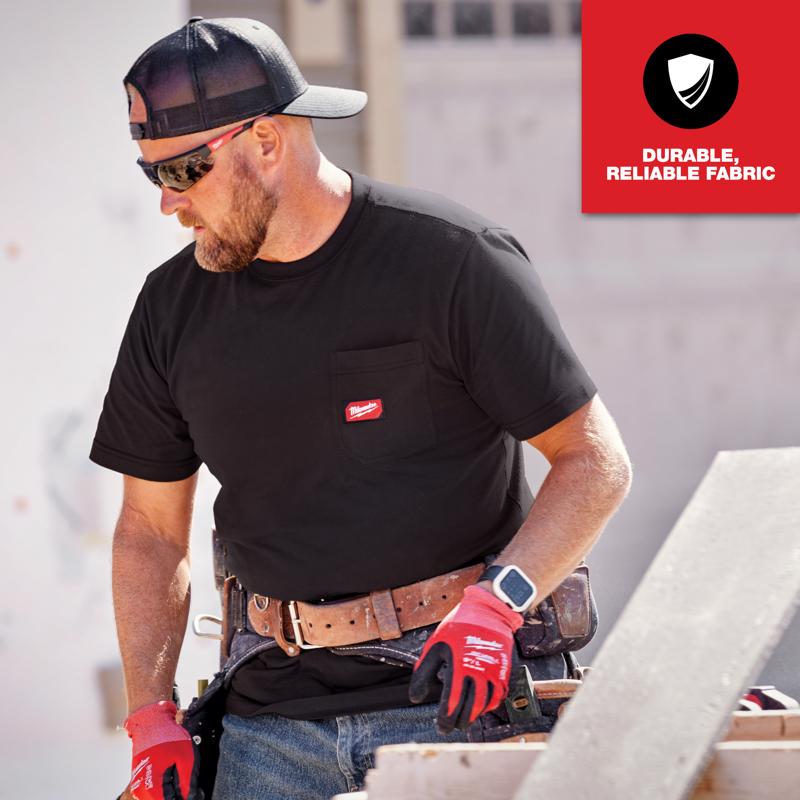 Milwaukee Gridiron M Short Sleeve Men's Round Neck Black Tee Shirt