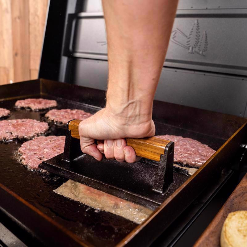 Traeger Irontop 2 Burner Natural Gas/Propane Outdoor Griddle Black