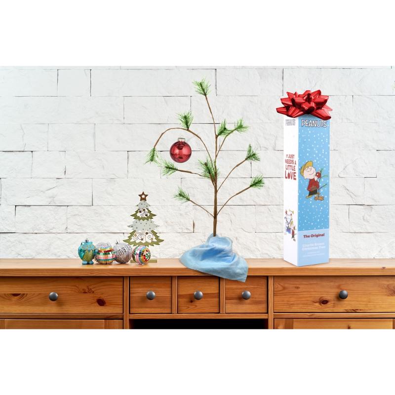ProductWorks 24" Charlie Brown Christmas Tree with Linus's Blanket Holiday Décor, Classic Ornament
