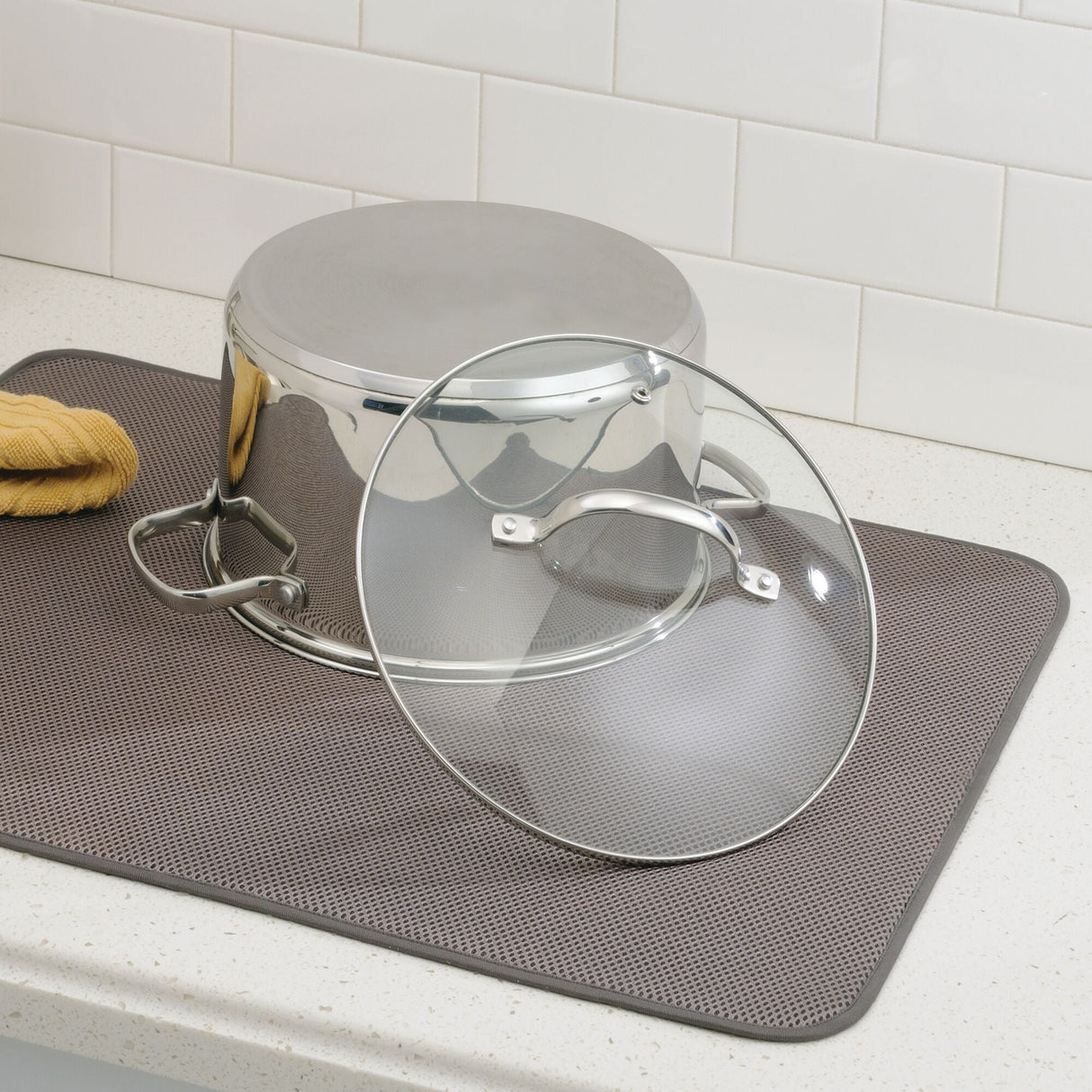 iDesign 24 in. L X 18 in. W X 24 in. H Microfiber Drying Mat