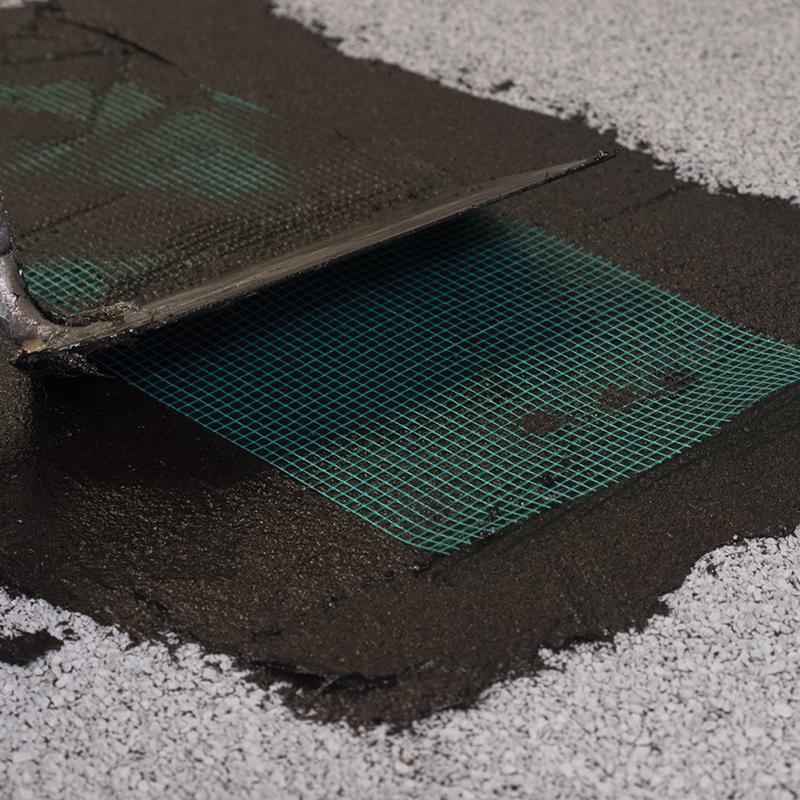 Rust-Oleum Advanced Black Asphalt Wet/Dry Surface Roof Cement 10.1 oz