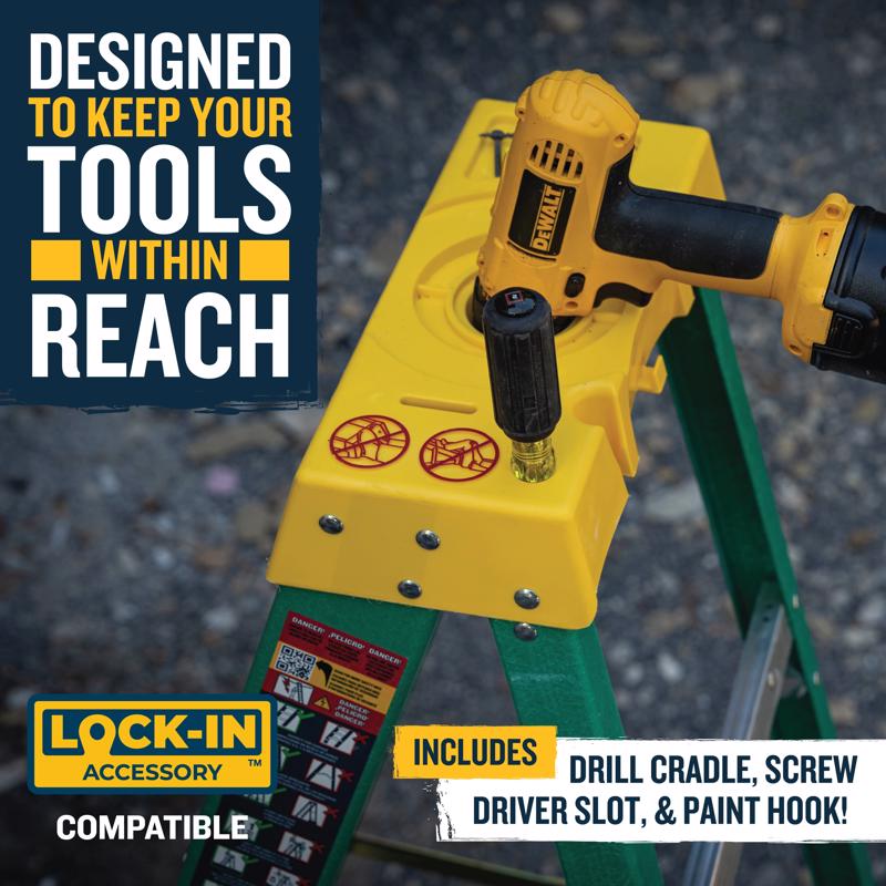 Werner 4 ft. H Fiberglass Step Ladder Type II 225 lb. capacity