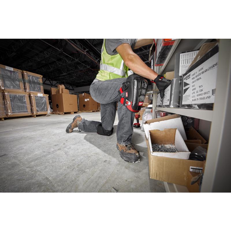 Milwaukee 7.5 in. L X 8 in. W Performance Knee Pads Black/Red One Size Fits Most