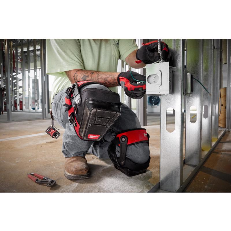 Milwaukee 8 in. L X 7 in. W Nylon Stabilizer Performance Knee Pads Black/Red One Size Fits Most