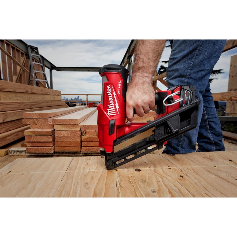 Milwaukee M18 FUEL 18 Volt Brushless 30 deg Framing Nailer Kit