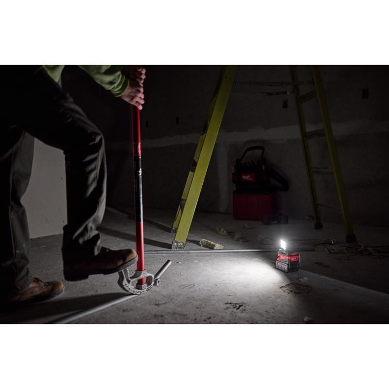 Milwaukee M18 Trueview lm LED Handheld Flood Light