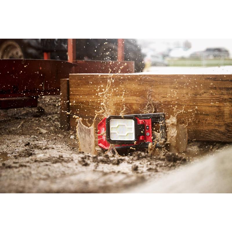 Milwaukee M18 Rover 2000 lm LED Battery Handheld Flood Light