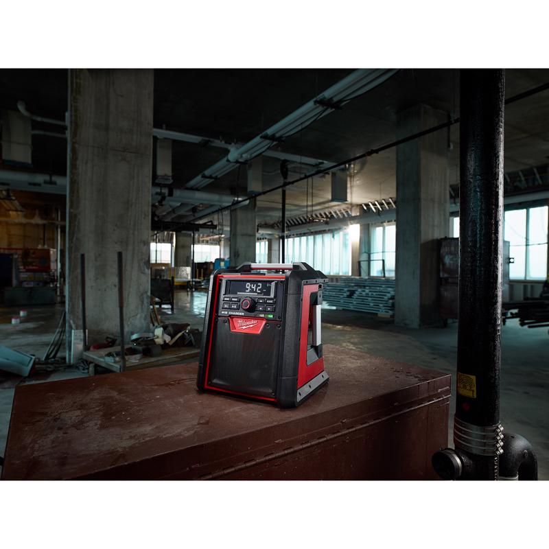Milwaukee M18 18 V Worksite Radio and Charger 1 pc