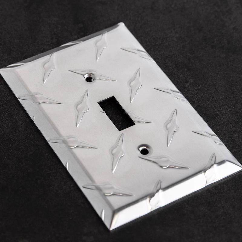 Amerelle Diamond Silver 1 gang Stamped Aluminum Toggle Wall Plate 1 pk