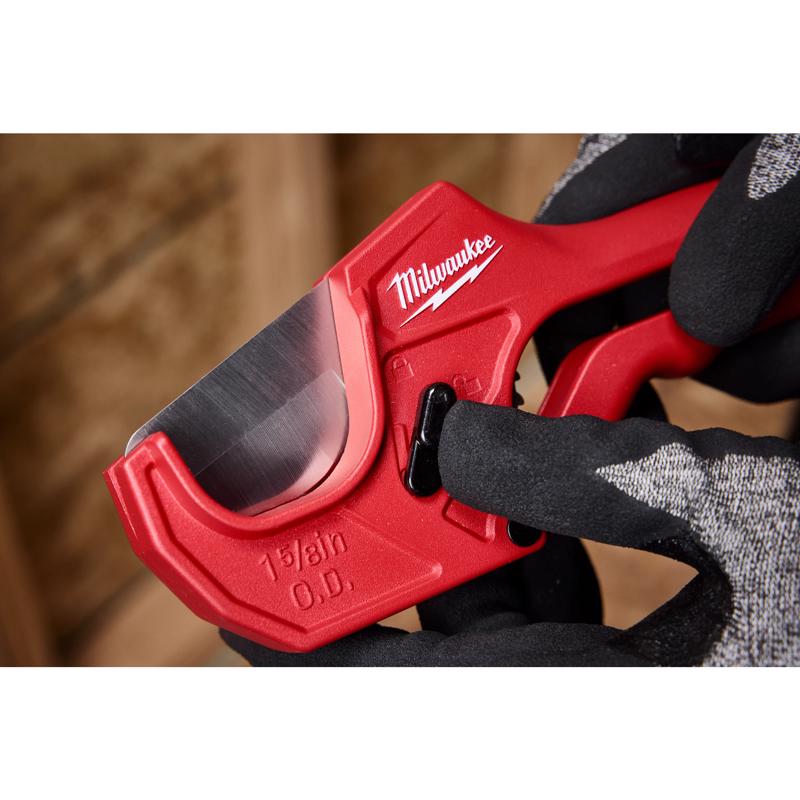 Milwaukee 1-5/8 in. Ratcheting Pipe Cutter Red 1 pc