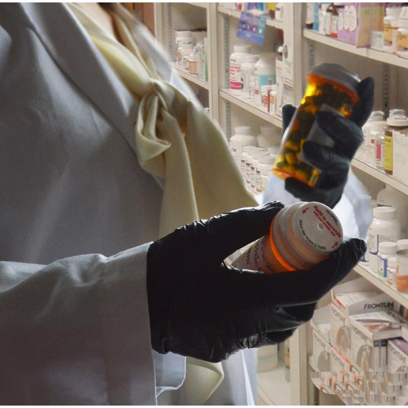 Gloveworks Nitrile Disposable Exam Gloves Medium Black Powder Free 100 pk