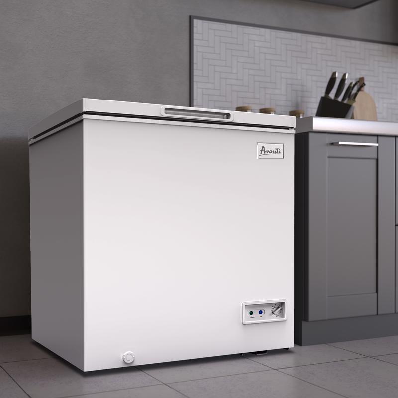 Avanti 7 ft White Steel Chest Freezer 129 W