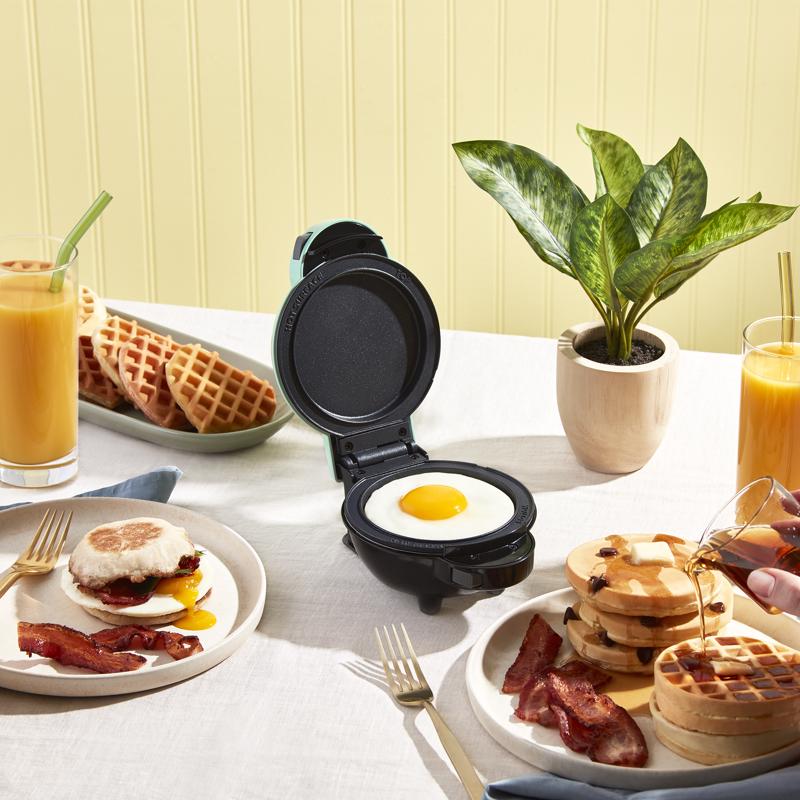 Dash 1 waffle Aqua Plastic Waffle Maker