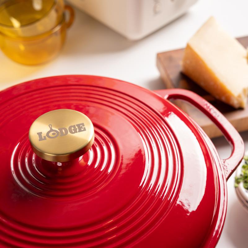 Lodge Porcelain Enamel Dutch Oven 10.5 in. 6 qt Red