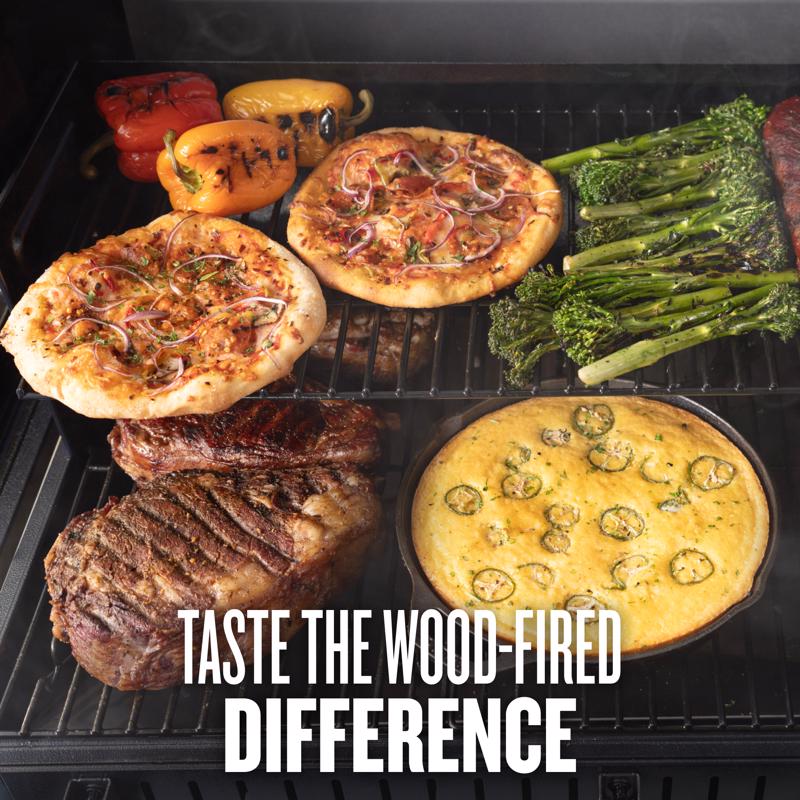 Traeger Woodridge Pro Wood Pellet Grill Black