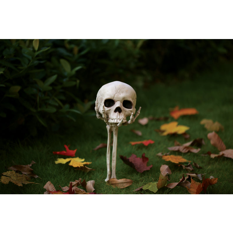 SKULL IN HAND LAWN STAKE