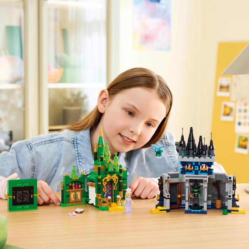 LEGO Wicked Emerald City & Kiamo Ko Castle Building Set Multicolored 860 pc